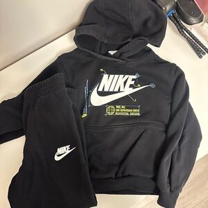 Nike Kids Black Graphic Hoodie and Sweatpants Set